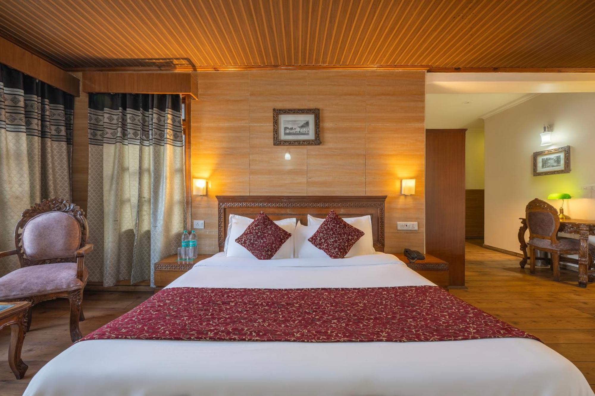 Wingait Inn - Hotel Near Mall Road Shimla Exteriör bild